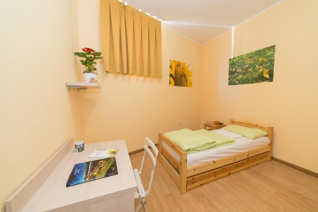 Hostel L'Ost - Ostello Di Grumes Экстерьер фото